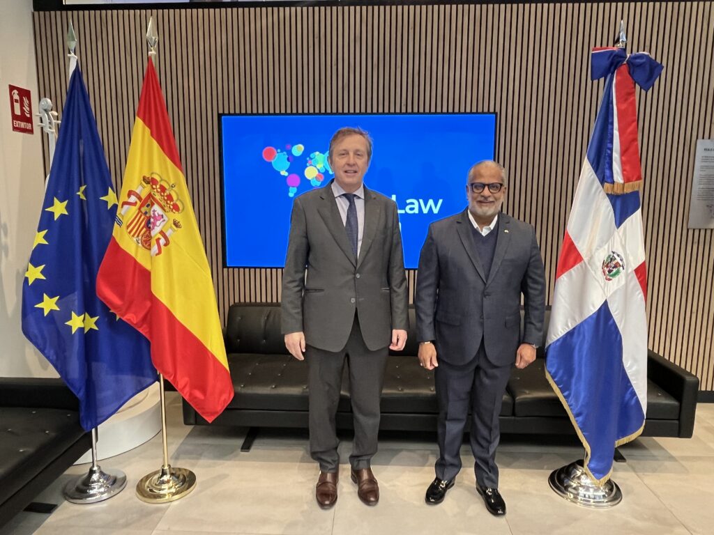 Javier Cremades, presidente de la Word Jurista Association y el cónsul general, José Ernesto Marte Piantini - Cónsul Dominicano en Madrid promueve el Congreso Mundial de Derecho 2025 en SD