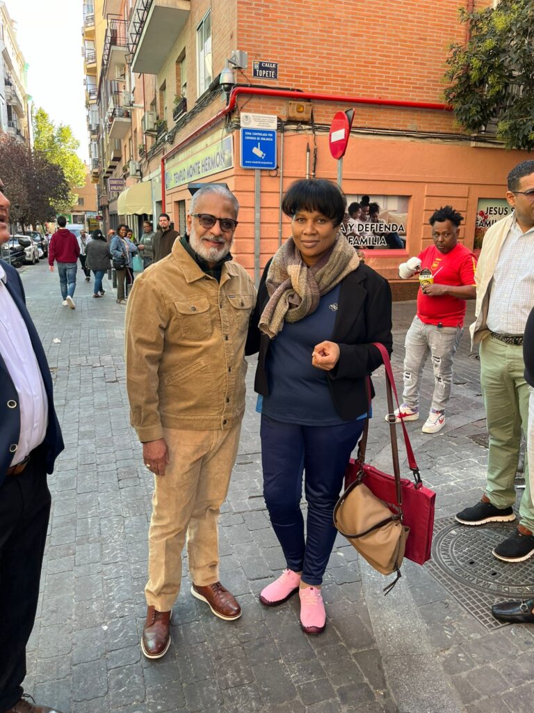El Cónsul en Madrid visita los comercios dominicanos en Cuatro Caminos